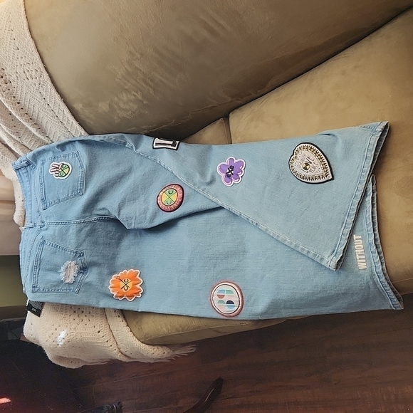 Awesome Nwt Cross Colours Patched Wide Leg Jeans-Size 30 Waist - Picture 2 of 6